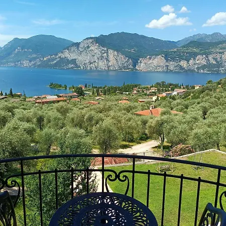 Domus Incantus مالتشيزينيه